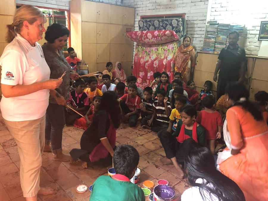 Anne Main MP with children from LEEDO