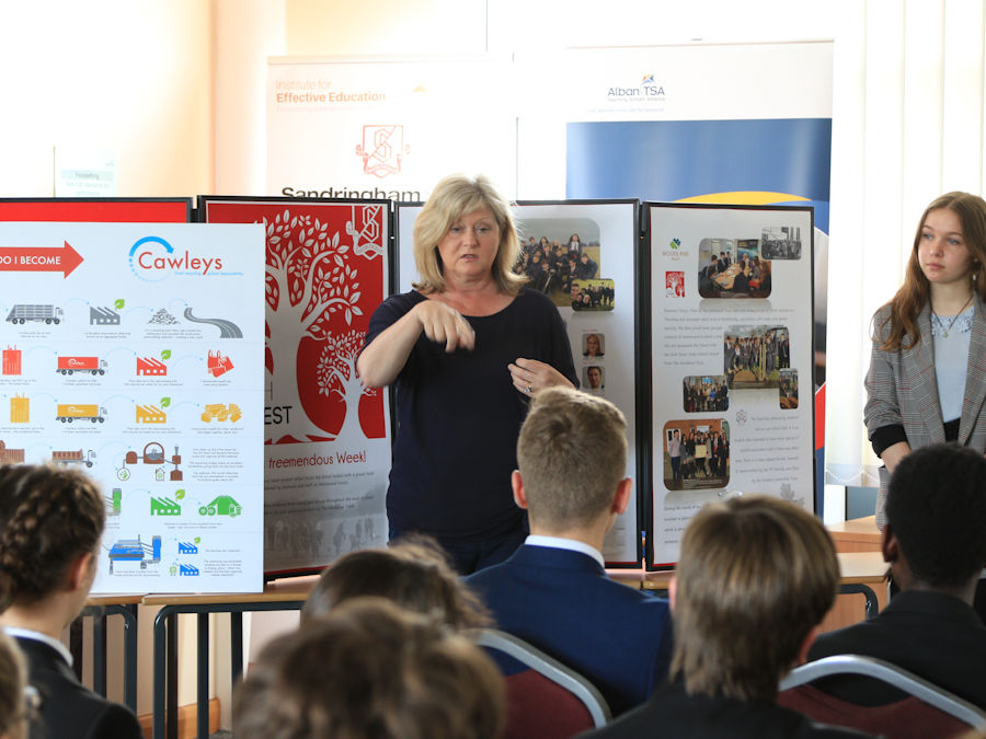 Anne Main MP visits Sandringham School