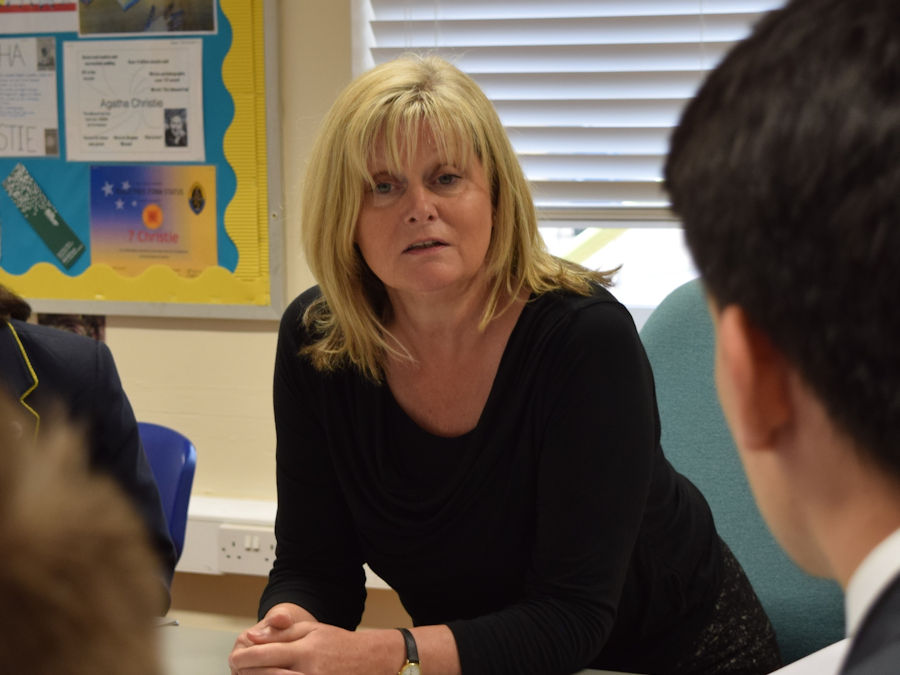 Anne Main MP meets with school students