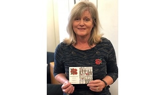 Anne Main with the ceramic poppy