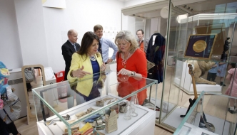 Anne Main visits new St Albans Museum 